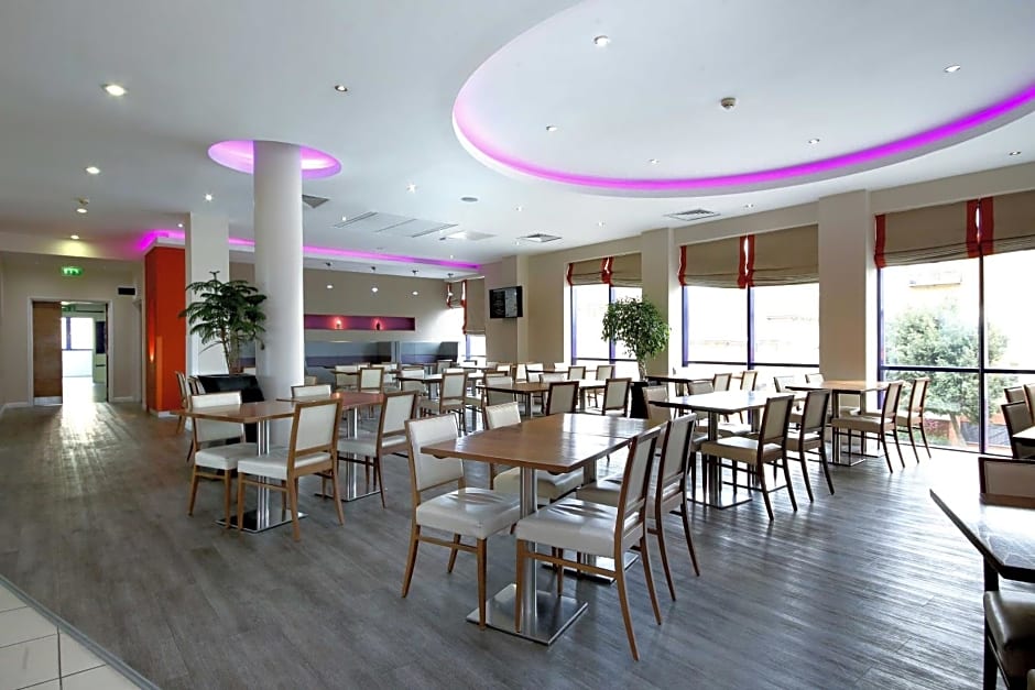 Holiday Inn Express London - Newbury Park