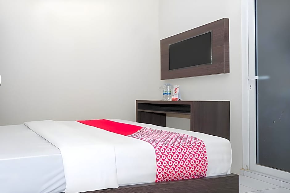OYO 1217 Candi Residence