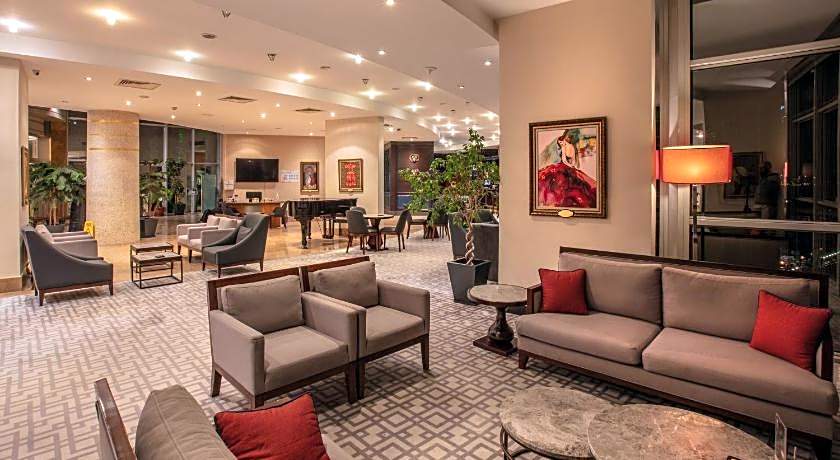 Charisma De Luxe Hotel