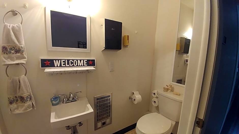 The Burlington Hotel & Bar - Alma WI