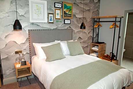 Deluxe Double Room with Shower