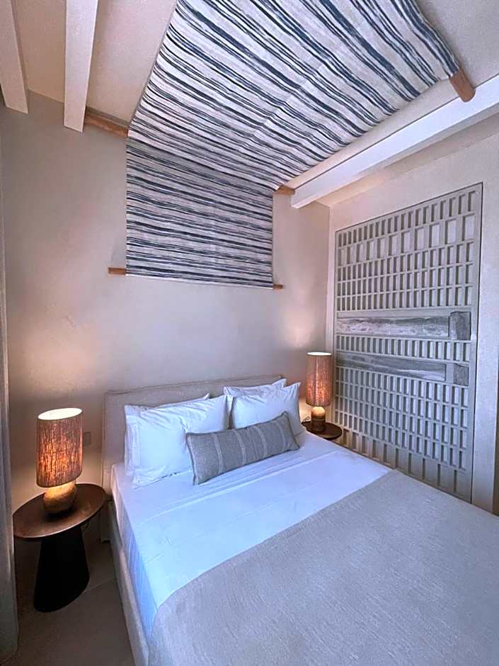 Meros, Santikos Collection