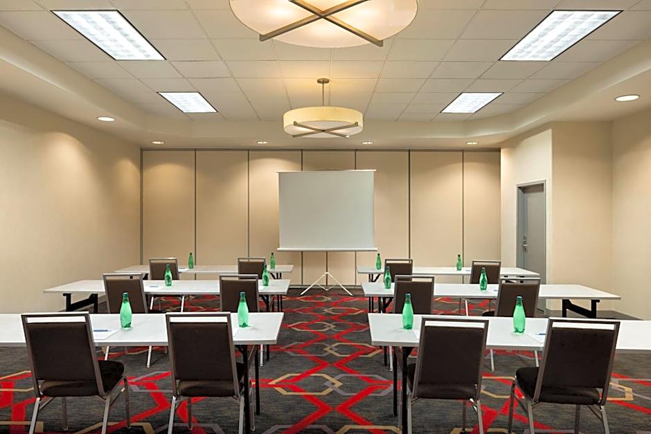 Four Points By Sheraton Edmonton South