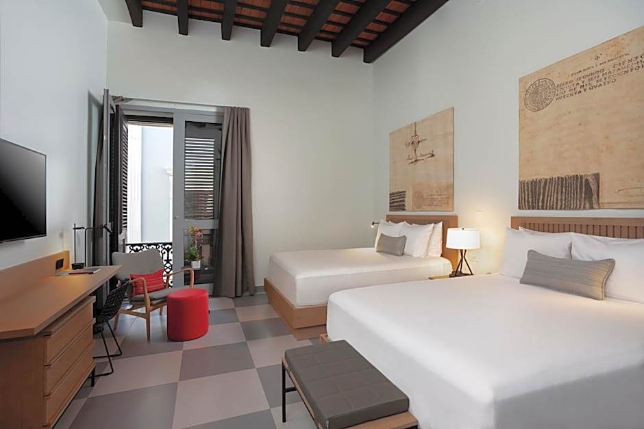 Palacio Provincial San Juan, Curio Collection by Hilton