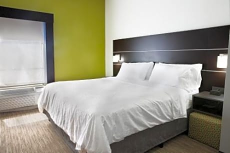 King Room - Mobility Access/Roll in Shower - Non-Smoking