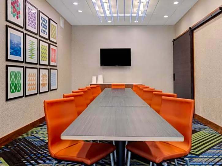 Holiday Inn Express & Suites - Detroit - Dearborn By IHG