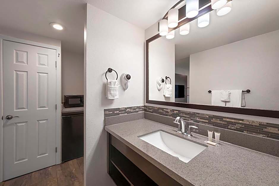 Days Inn by Wyndham Monterey Downtown