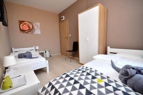 Standard Twin Room with Shared Bathroom