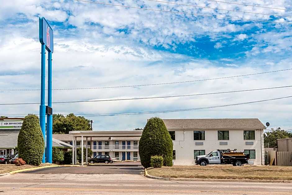 Motel 6-Texarkana, AR