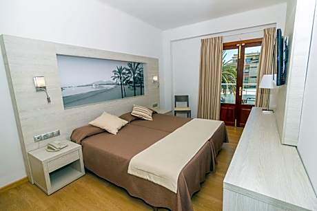 Twin Room with Pool View