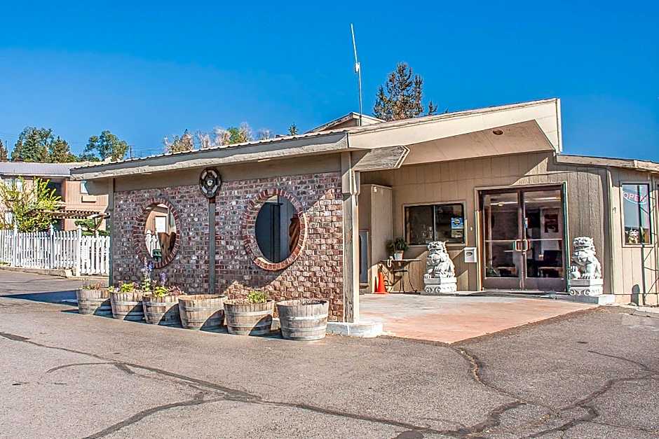 Econo Lodge Inn & Suites Madras