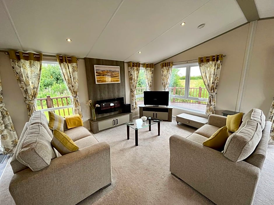 Buttercup Lodge With Hot Tub