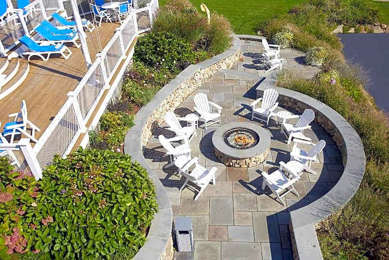 Anchor In Distinctive Waterfront Lodging