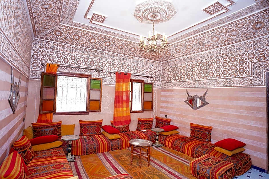 Hostel Essassi 23