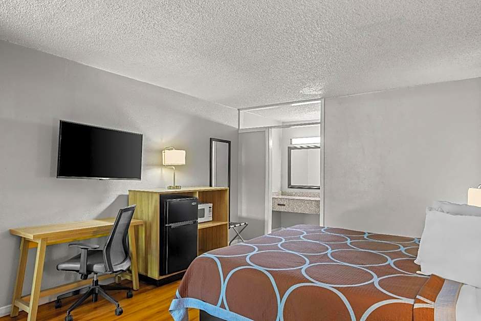 Super 8 by Wyndham Hardeeville/Savannah North