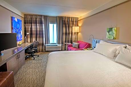 1 KING MOBILITY/HEARING ACCESSIBLE RI SHWR