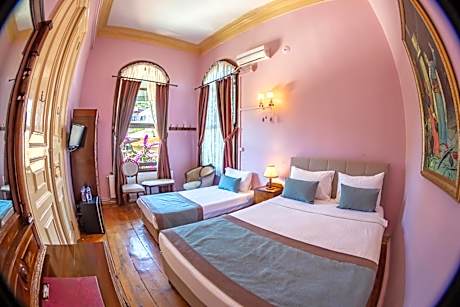 Triple Room with Garden View