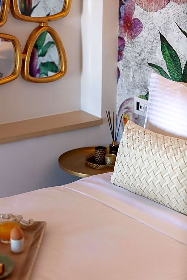 Lines Concept Accommodation