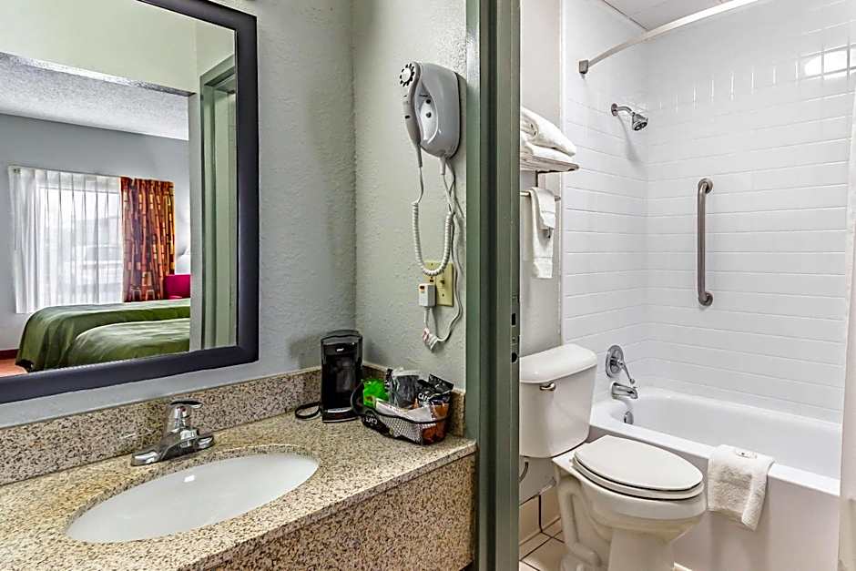 Quality Inn Goodlettsville