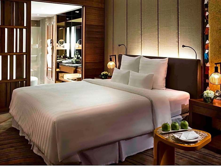 Photo 1 of 9 of Executive 1 King Bed