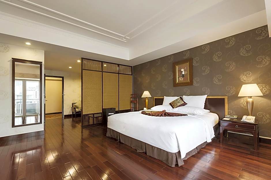 Photo 1 of 5 of 1 King Bed Suite