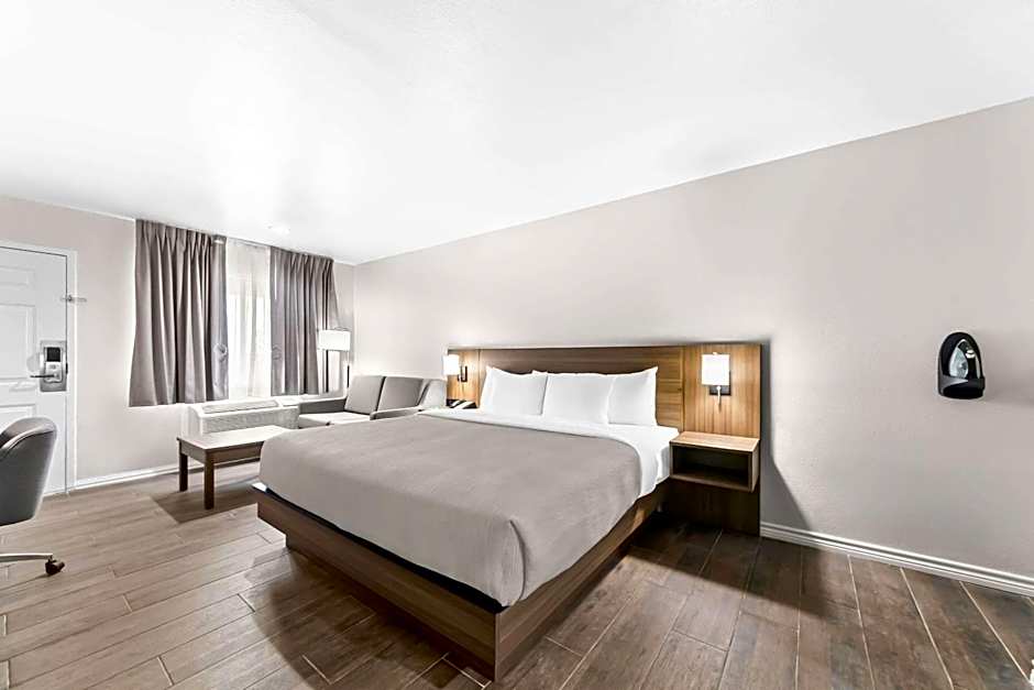 Quality Inn & Suites Port Lavaca near Lighthouse Beach