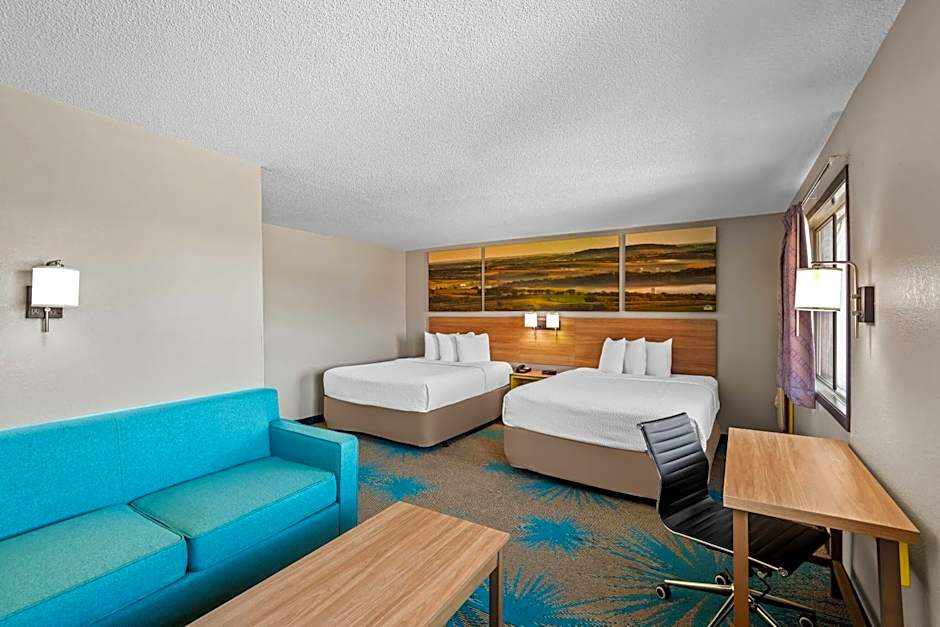 Days Inn & Suites by Wyndham Des Moines Airport