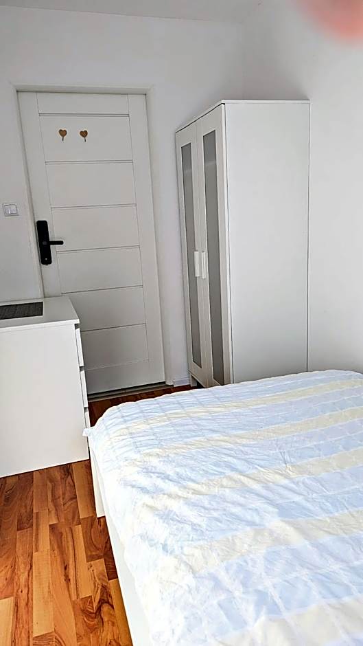 Ursus Rooms-Self Check-in