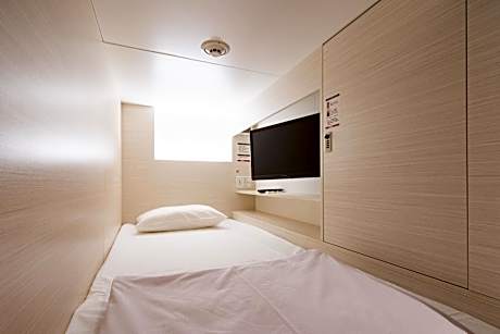 Capsule Room for Male