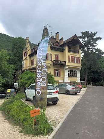 Vintage Castle "Schlosshof " Biker Hotel & B&B