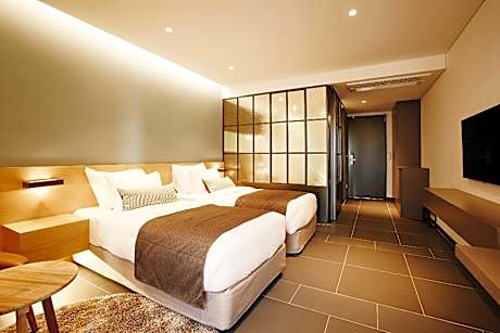 Family Twin Room with Bathtub