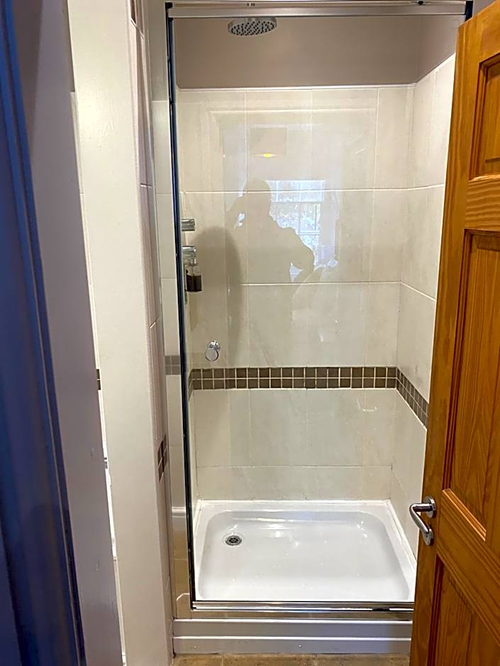 Grapes Hotel, Bar & Restaurant Snowdonia Nr Zip World