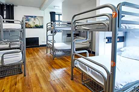 Bed in 10-Bed Mixed Dormitory Room with Shared Bathroom