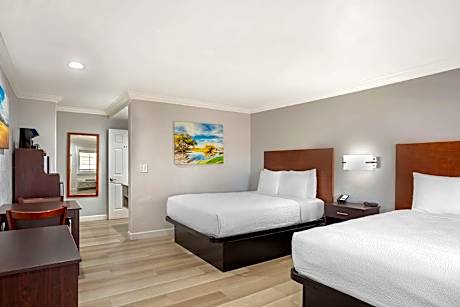 2 Queen Beds Non-Smoking Microwave And Refrigerator Wi-Fi Full Breakfast