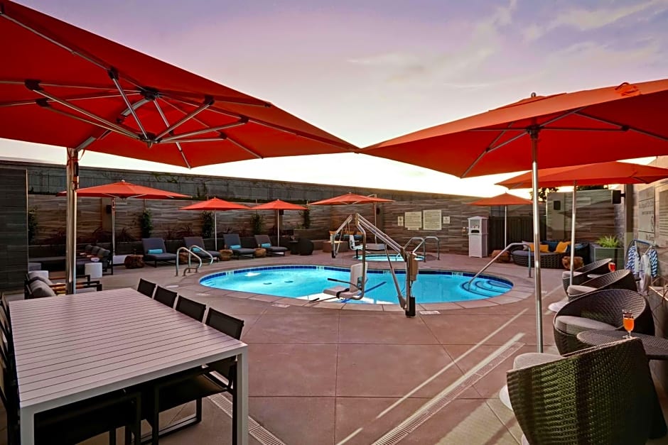 Hampton Inn By Hilton & Suites Los Angeles Burbank Airport