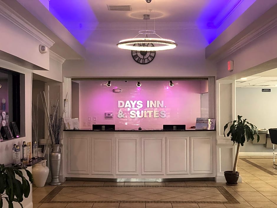 Days Inn & Suites by Wyndham Lakeland