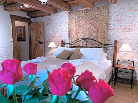 Two-Bedroom Suite in Detached building