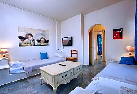 Family Room with Sea View by the pool