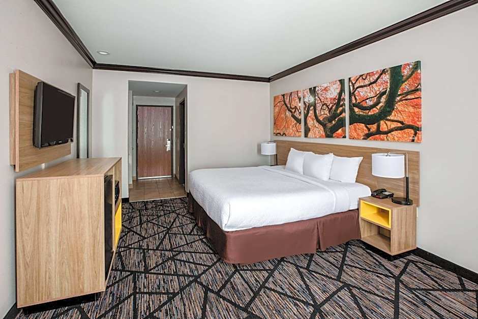 Days Inn by Wyndham Baton Rouge I-10