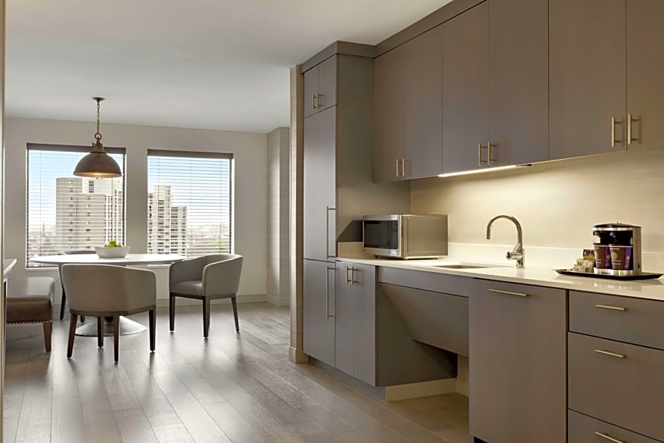 DoubleTree Suites by Hilton Hotel Boston - Cambridge