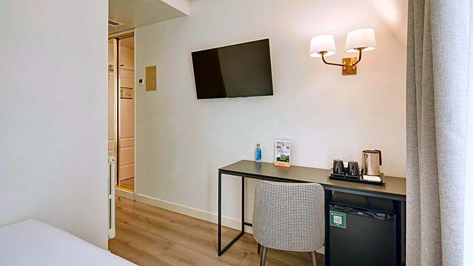 Photo 1 of 5 of Small Double Room