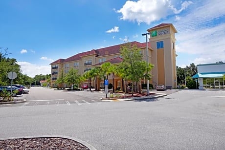 Holiday Inn Express Tampa North Telecom Park, an IHG Hotel