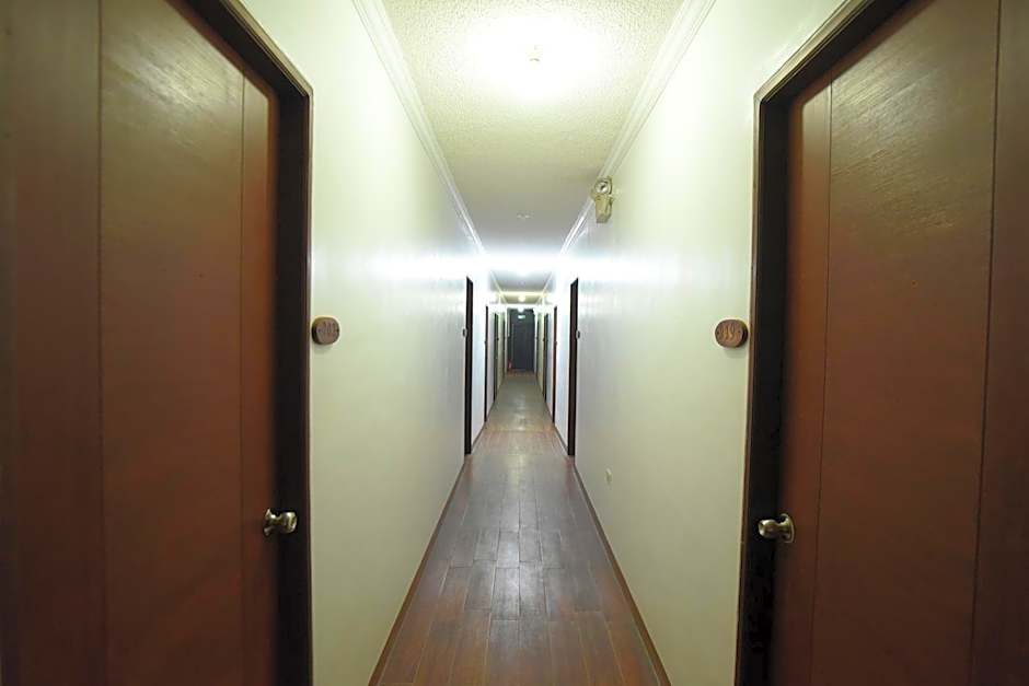 RedDoorz Plus at Balai Sofia Bed & Breakfast Batangas