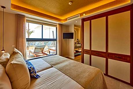 Suite with Sea View (2 Adults + 1 Child)