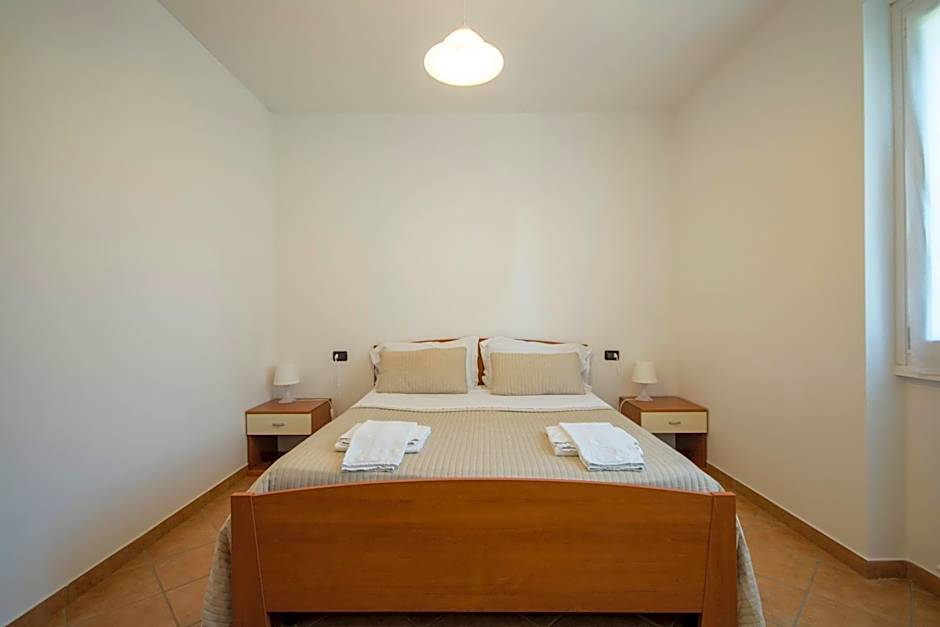 Photo 1 of 42 of Garden 1 Bedroom Apartment
