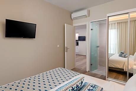 Two-Bedroom Apartment (4-5 Adults)