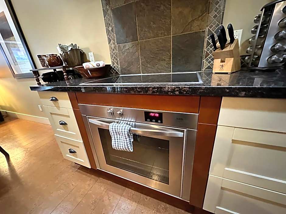 Solara Escape - 2BR Retreat with Pool - Hot Tub - Gym - Spa