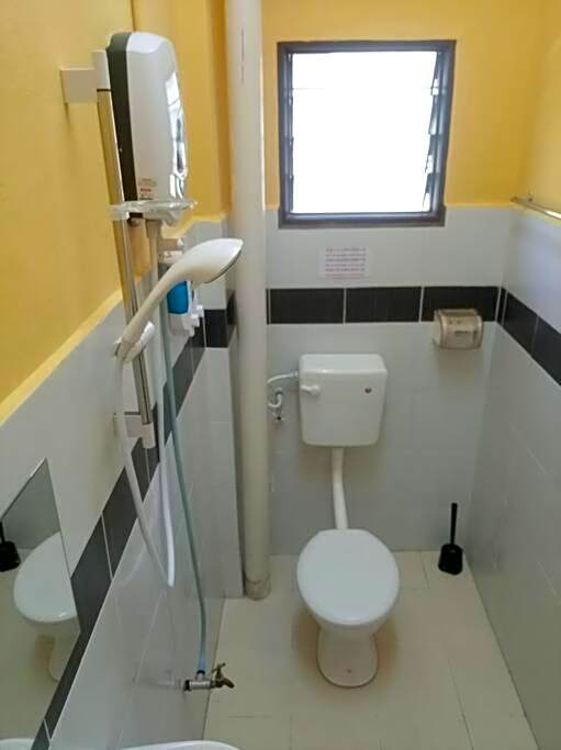 1 MINUTES TO TOWER SENTRAL INTAN HOMESTAY 6 ROOMS