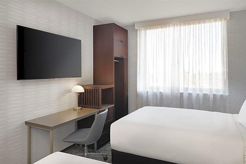 DoubleTree by Hilton Long Island City, NY
