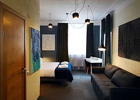 Double or Twin Room (Writer´s Room)